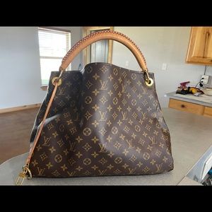 Authentic LV  MM Artsy